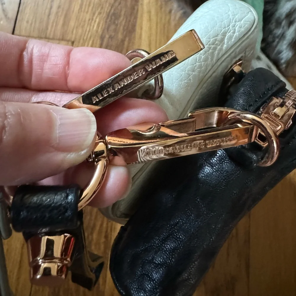 Bundle of Alexander Wang Fumo wristlets - Picture 8 of 12
